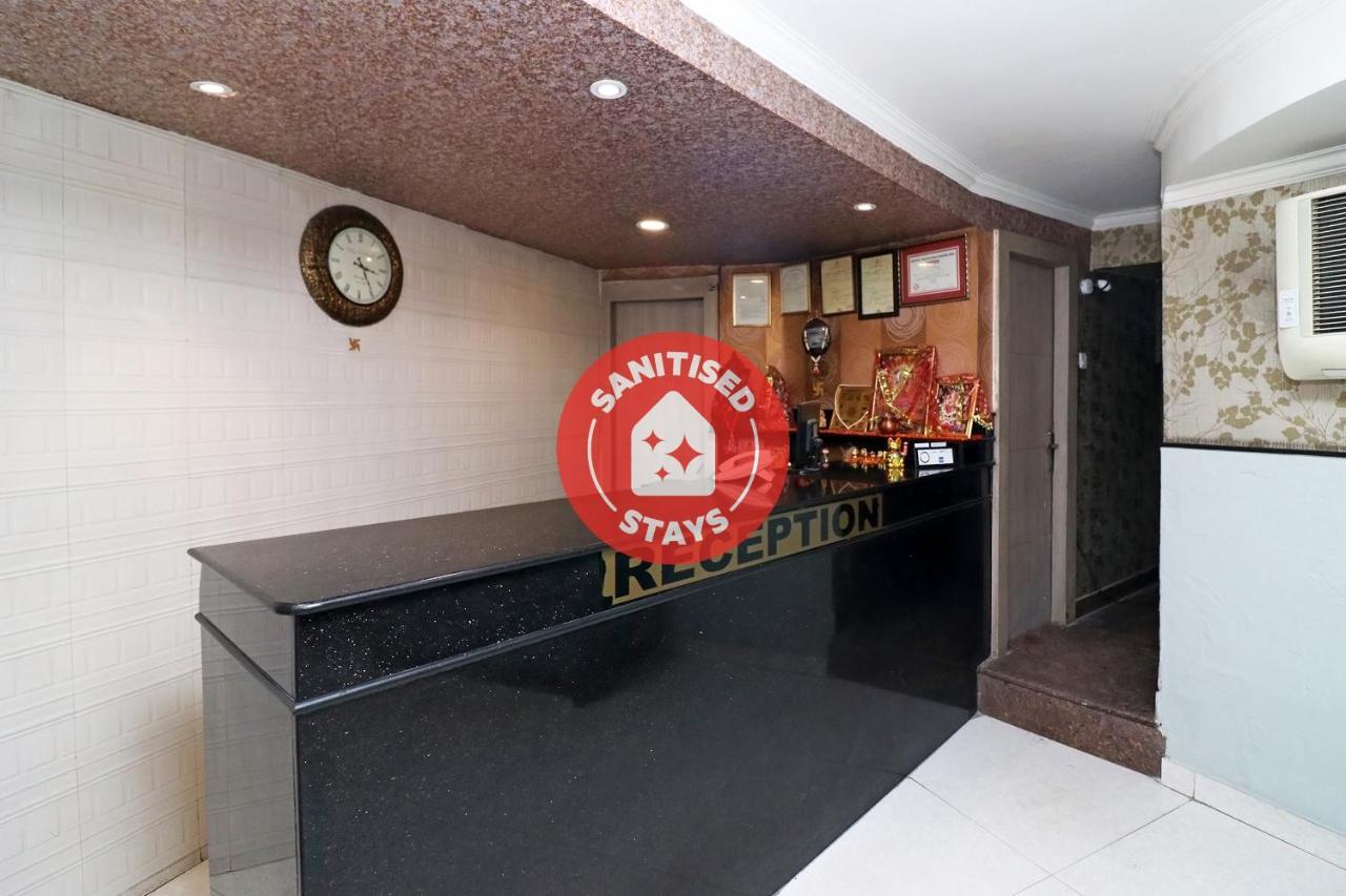 Oyo Hotel Metro Tower Near Ambience Mall New Delhi Bagian luar foto