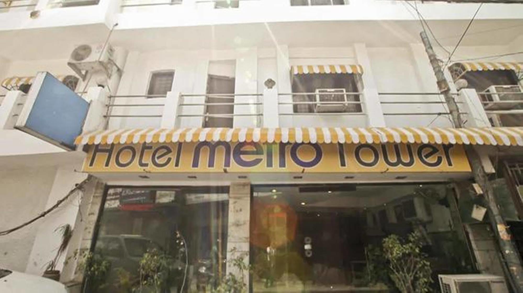 Oyo Hotel Metro Tower Near Ambience Mall New Delhi Bagian luar foto